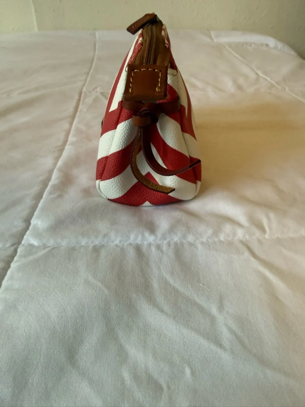 Dooney & Bourke compact chevron